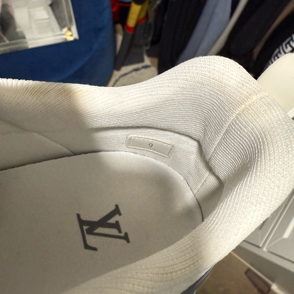 Louis Vuitton White Knit Run Away Sneaker – Men’s Size EU 9 (US 10 - Picture 7 of 7